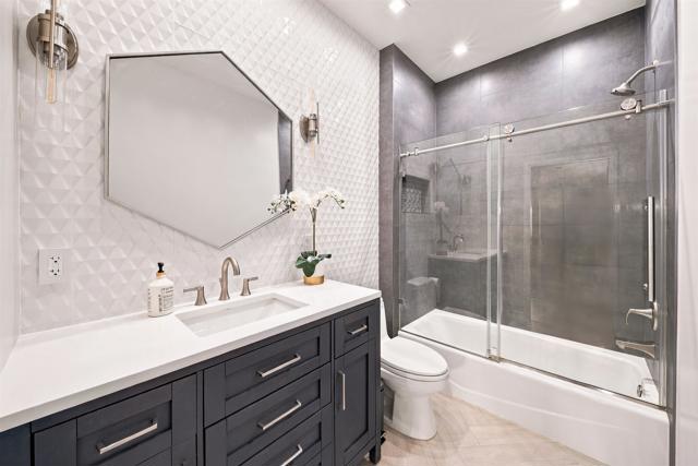 14819 Magnolia Boulevard, 7 photo 19