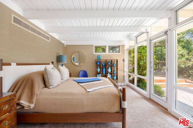 2179 Mandeville Canyon Road, Los Angeles CA: https://media.crmls.org/mediaz/9bac692c-e074-4340-b9ec-c072e8bfa02e.jpg