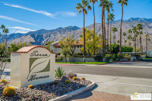 1426 Yermo Drive, Palm Springs CA: https://media.crmls.org/mediaz/9bacd00a-1143-4afb-abb7-ed04f96c79aa.jpg