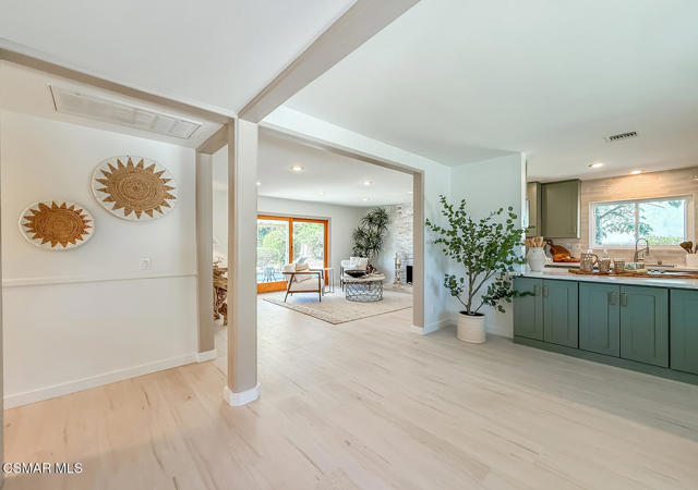 166 Sandberg Street, Thousand Oaks CA: https://media.crmls.org/mediaz/9bad14ae-457b-4a4f-91b5-51d78eb4b27e.jpg