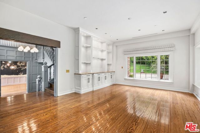 16754 Ashley Oaks, Encino CA: https://media.crmls.org/mediaz/9bad1c67-0865-4c25-a0e9-5ca1f9a986fd.jpg