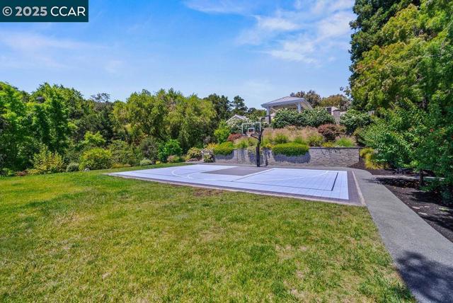 33 Los Arabis Circle, Lafayette CA: https://media.crmls.org/mediaz/9bad7585-8394-4057-8ad2-9c22636f6fb7.jpg