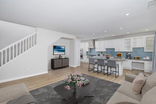 Detail Gallery Image 5 of 34 For 9753 W Canyon #4,  San Diego,  CA 92123 - 3 Beds | 2/1 Baths