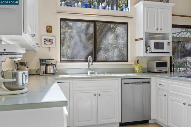 3800 Terra Granada Dr, Walnut Creek CA: https://media.crmls.org/mediaz/9badee8a-155e-4a6f-bb72-c9dccc40a6a6.jpg