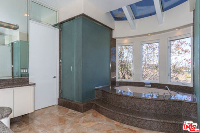 2470 Venus Drive, Los Angeles CA: https://media.crmls.org/mediaz/9bae09dd-dc0c-40da-9d7d-b9c6a2d9327c.jpg