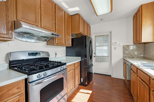 1250 147th Ave, San Leandro CA: https://media.crmls.org/mediaz/9bae3913-ab7a-4857-842b-3ae2fa12bf68.jpg
