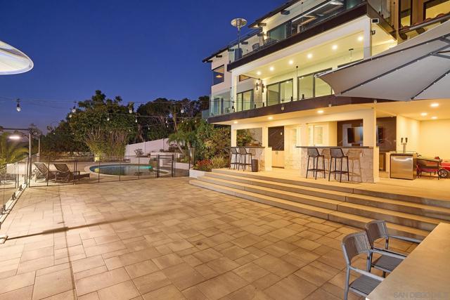 7117 Obelisco Cir, Carlsbad CA: https://media.crmls.org/mediaz/9baeccfb-6909-4de1-afdc-6bca053e1e05.jpg