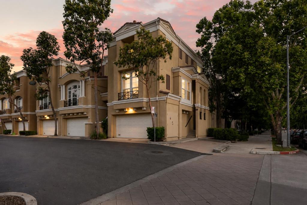 815 Towne Drive