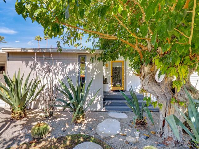 7 Ocotillo Lane, Palm Desert CA: https://media.crmls.org/mediaz/9baeedb2-026b-47fe-9360-c04661a04906.jpg