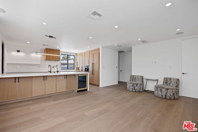 3940 Huron Avenue, Culver City CA: https://media.crmls.org/mediaz/9baf12b7-a54e-4f15-97b7-a6fd46d6da67.jpg