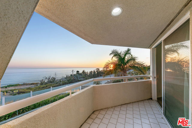 32215 Pacific Coast Highway, Malibu CA: https://media.crmls.org/mediaz/9baf2f7c-e672-423c-aa00-3e91e41fe3a4.jpg