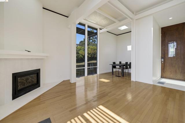 921 Clark Place, El Cerrito CA: https://media.crmls.org/mediaz/9bafc81b-9c45-4130-99e1-d9840cb31604.jpg