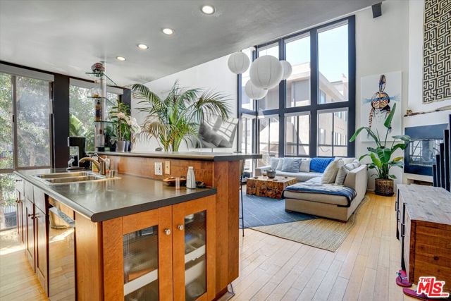 Image 9 of 58 For 14 Mast Street