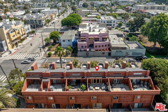 2108 Neilson Way, Santa Monica CA: https://media.crmls.org/mediaz/9baff18a-a2df-4436-8b94-9aed21ad7751.jpg