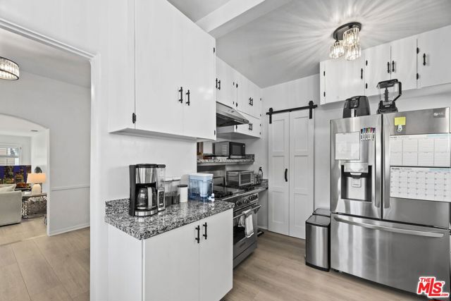 1517 Glendon Avenue, Los Angeles CA: https://media.crmls.org/mediaz/9bb0254a-1f65-45d8-aa6b-71581cb37744.jpg