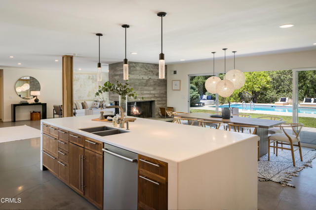 3435 Crestford Drive, Altadena CA: https://media.crmls.org/mediaz/9bb04796-6981-46aa-b835-2b82c07f7391.jpg