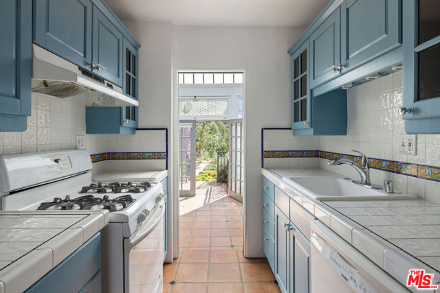 540 Mount Washington Drive, Los Angeles CA: https://media.crmls.org/mediaz/9bb07a59-0b39-492a-8e65-a0d0ee35f104.jpg