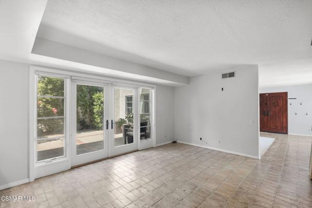 4411 Regents Court, Westlake Village CA: https://media.crmls.org/mediaz/9bb0dfec-b8da-4b56-a94b-864e8cb562d0.jpg