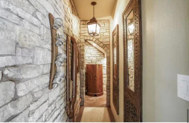 985 Woodview Place, San Jose CA: https://media.crmls.org/mediaz/9bb12c42-9ea4-4966-860b-2a11a69bf29d.jpg