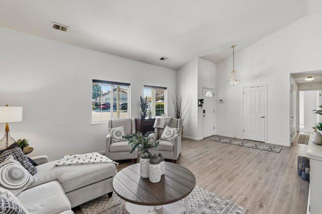 1680 El Camino De Vida, Hollister CA: https://media.crmls.org/mediaz/9bb149f6-fc14-4f5e-aa1b-683537859acb.jpg