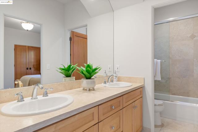 50 Pine Hills Ct, Oakland CA: https://media.crmls.org/mediaz/9bb1e46d-e20d-403f-9e82-d0b73b0cdb53.jpg