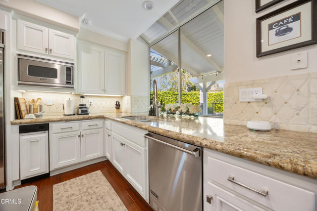 Detail Gallery Image 15 of 62 For 190 Golden Glen Dr, Simi Valley,  CA 93065 - 5 Beds | 4 Baths