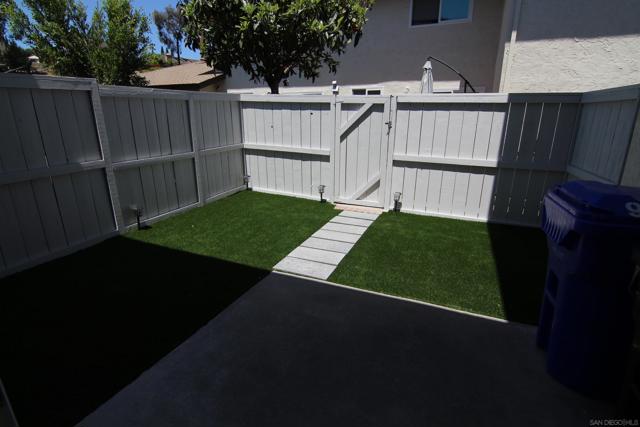 9793 Caminito Cuadro, San Diego CA: https://media.crmls.org/mediaz/9bb27ac2-a3bb-41ca-8159-3ffcae44de9d.jpg