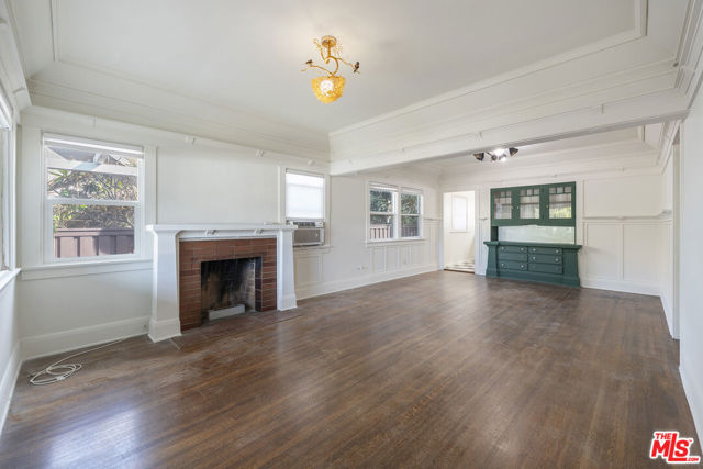 669 W Sepulveda Street, San Pedro CA: https://media.crmls.org/mediaz/9bb29ada-acdd-4dcc-9a4c-6ca1121c6303.jpg