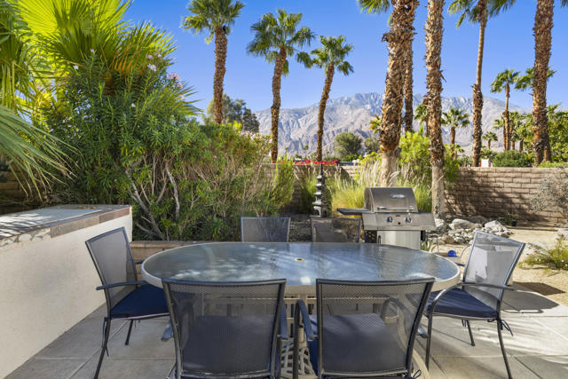 2900 S Redwood Drive, Palm Springs CA: https://media.crmls.org/mediaz/9bb2cb45-f10c-408d-b84d-358435805fee.jpg
