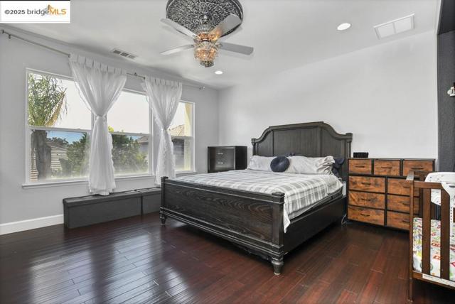 25 Solitude Ct, Oakley CA: https://media.crmls.org/mediaz/9bb3a111-a6b3-46df-98a2-6ed4cfac47da.jpg
