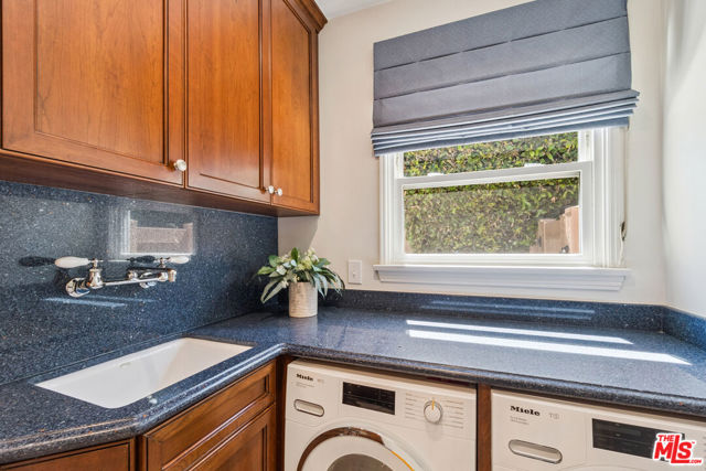 14741 Killion Street, Sherman Oaks CA: https://media.crmls.org/mediaz/9bb3aa32-3f37-4b4c-8bc4-22cf984c51c8.jpg