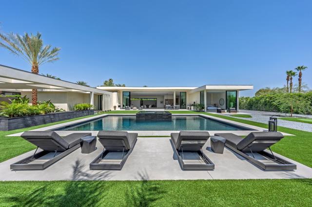 7 Makena Lane, Rancho Mirage CA: https://media.crmls.org/mediaz/9bb3e41e-3488-4d0c-bd61-472fc1237f73.jpg