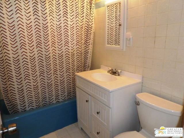 15875 N Crystal Springs Drive, Palm Springs CA: https://media.crmls.org/mediaz/9bb3f3e5-9e9b-42f1-b13a-4d07e0929e13.jpg