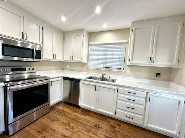 2000 Canyon Woods Dr, San Ramon CA: https://media.crmls.org/mediaz/9bb44a3e-70d3-4709-8225-248bd8f88f37.jpg