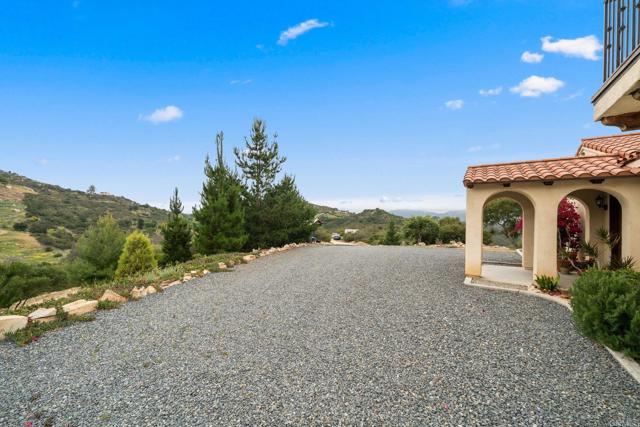 2389 Eric Road, Fallbrook CA: https://media.crmls.org/mediaz/9bb48c58-bf0e-4ddc-acf4-c117be386804.jpg