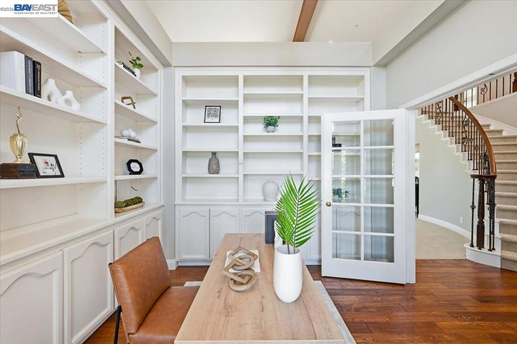 https://media.crmls.org/mediaz/9bb52d80-e6db-46d2-81a8-205b5ee99539.jpg?preset=X-Large