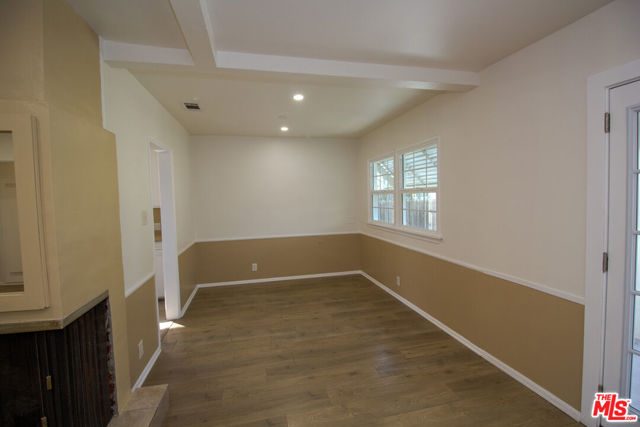 7465 N Forbes Avenue, Lake Balboa CA: https://media.crmls.org/mediaz/9bb52fb2-4248-4985-a027-304a2e6a8fd5.jpg