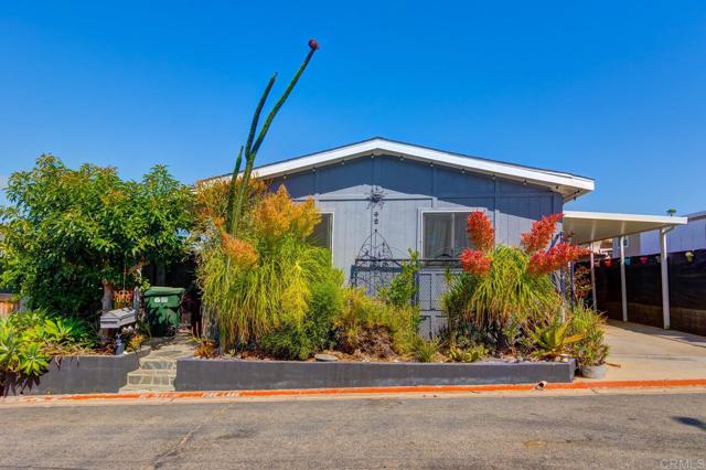 Detail Gallery Image 1 of 35 For 1380 Oak Hill Dr #42,  Escondido,  CA 92026 - 3 Beds | 2 Baths