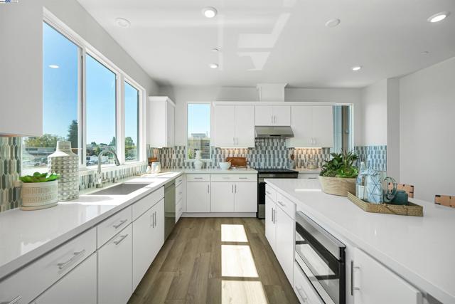 2388 Stanford Street, Alameda CA: https://media.crmls.org/mediaz/9bb56221-eaf1-49b9-b489-21c0c94c83df.jpg