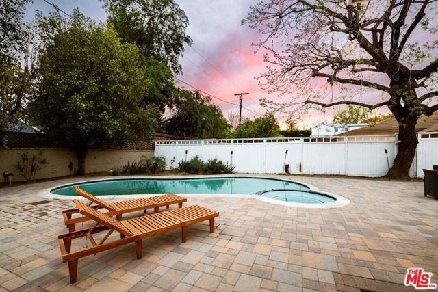 12504 Kling Street, Studio City CA: https://media.crmls.org/mediaz/9bb59233-16fc-42a1-b019-e22830c3d4ac.jpg