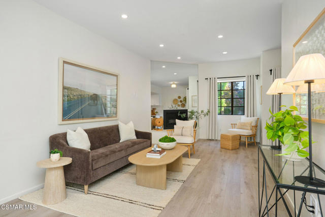 17914 Magnolia Boulevard, Encino CA: https://media.crmls.org/mediaz/9bb5d587-31f5-4753-b365-f2b623673144.jpg