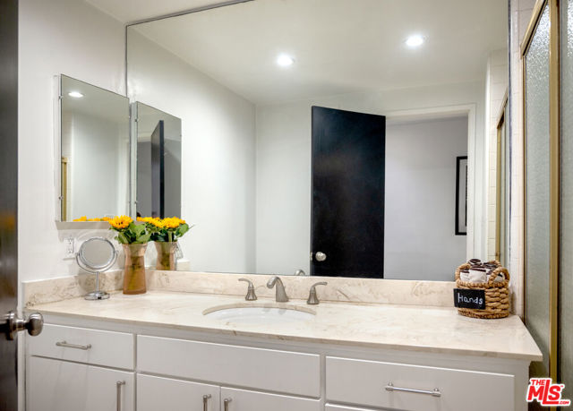 7259 Hillside Avenue, Los Angeles CA: https://media.crmls.org/mediaz/9bb681ff-76b0-42c2-ac8c-dbc7a26097a8.jpg