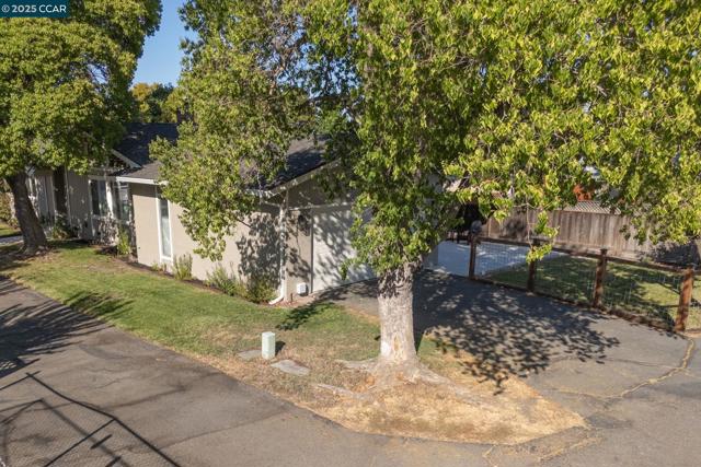 1933 Oak Park Blvd, Pleasant Hill CA: https://media.crmls.org/mediaz/9bb70984-f624-400d-a0a3-0d9a184d9816.jpg