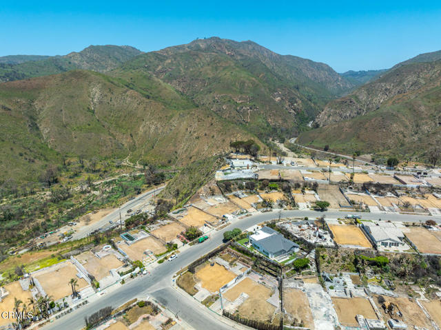 18449 Kingsport Drive, Malibu CA: https://media.crmls.org/mediaz/9bb710a1-e79b-40fe-baea-c8e8c938a111.jpg