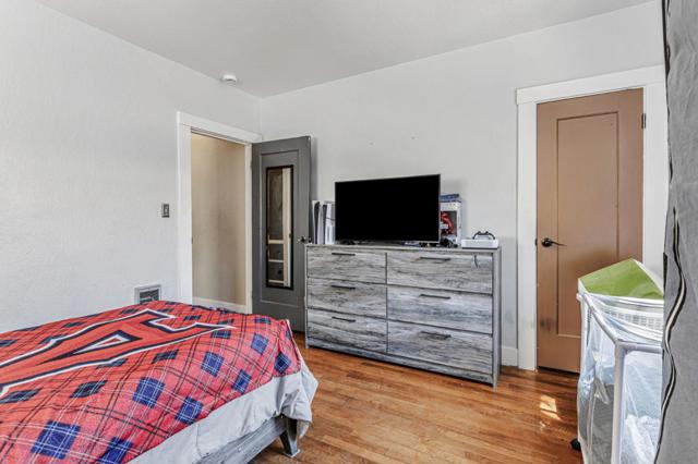 1179 San Benito Street, Hollister CA: https://media.crmls.org/mediaz/9bb73707-f7cd-4b92-9186-1b61efca58ec.jpg