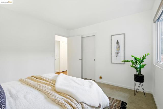 7927 Phaeton Dr, Oakland CA: https://media.crmls.org/mediaz/9bb7deca-a1a1-4ed6-b5c7-25fd38e8b978.jpg