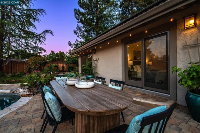 3180 Arbolado Dr, Walnut Creek CA: https://media.crmls.org/mediaz/9bb89c1f-f88a-4a5c-a75b-9ffb974d2ff1.jpg