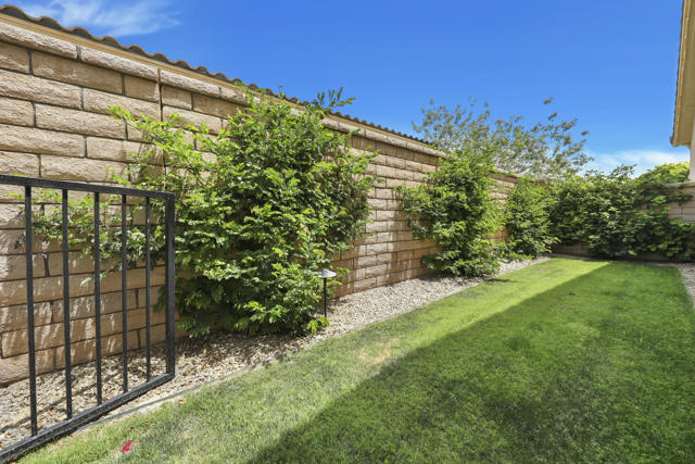 41153 Danforth Court, Indio CA: https://media.crmls.org/mediaz/9bb89e23-a14e-4f51-894d-7e7e7ba1b4f0.jpg
