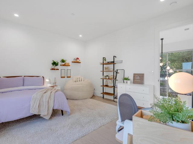 60 Glengarry Way, Hillsborough CA: https://media.crmls.org/mediaz/9bb8c9c9-8378-45c5-a0fd-c036c19e98a3.jpg