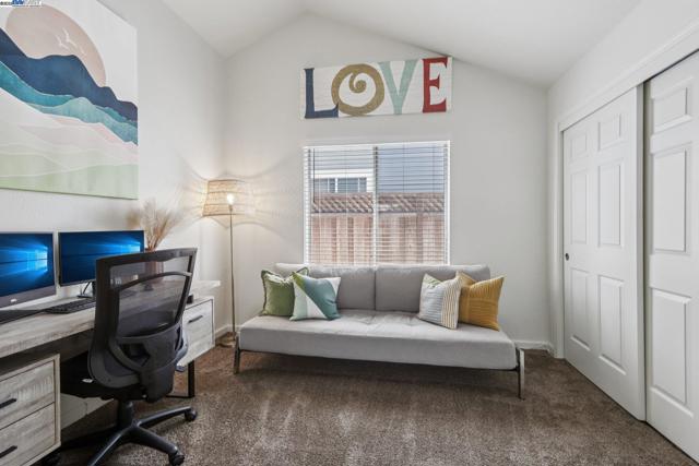 974 Clinton Pl, Pleasanton CA: https://media.crmls.org/mediaz/9bb8d8a0-2bda-4513-9b72-c8660b0798d8.jpg